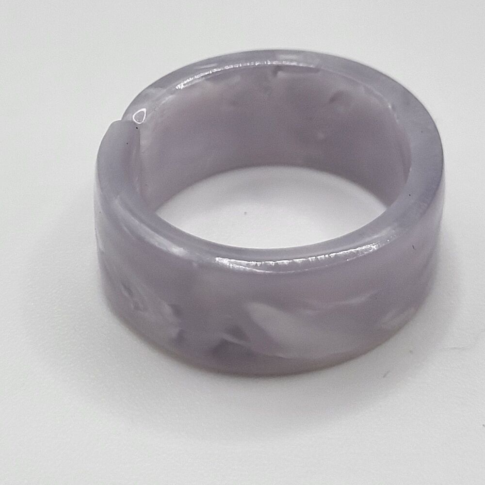 New Without Tags Chunky Gray  Abalone Acrylic Style Size 9 adjustable